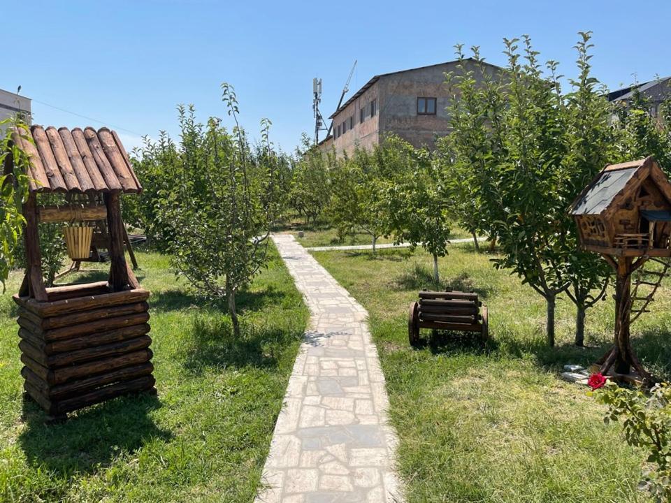 Golden Seconds Hotel Ереван Екстериор снимка