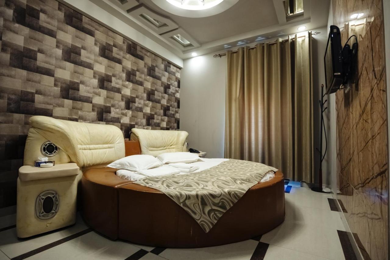Golden Seconds Hotel Ереван Екстериор снимка