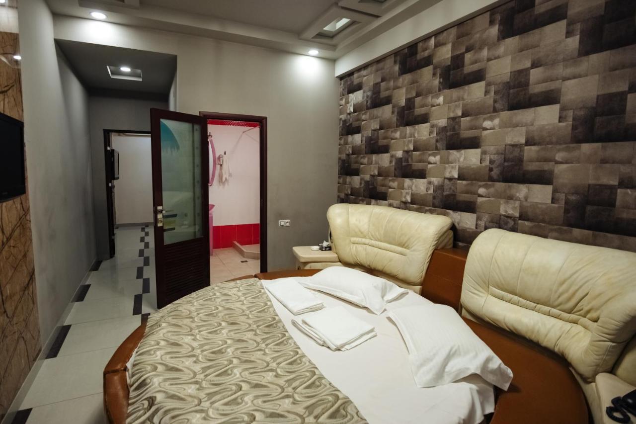 Golden Seconds Hotel Ереван Екстериор снимка