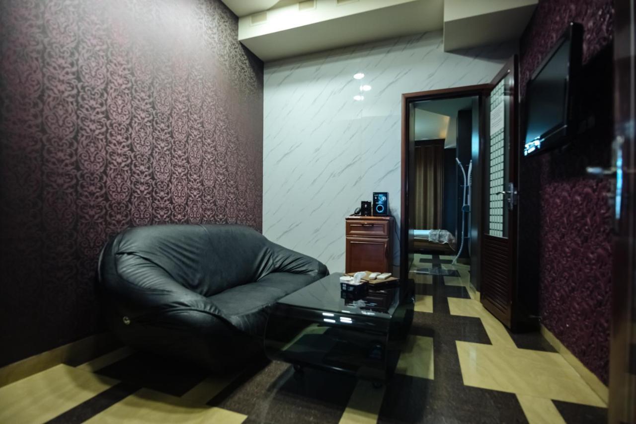 Golden Seconds Hotel Ереван Екстериор снимка