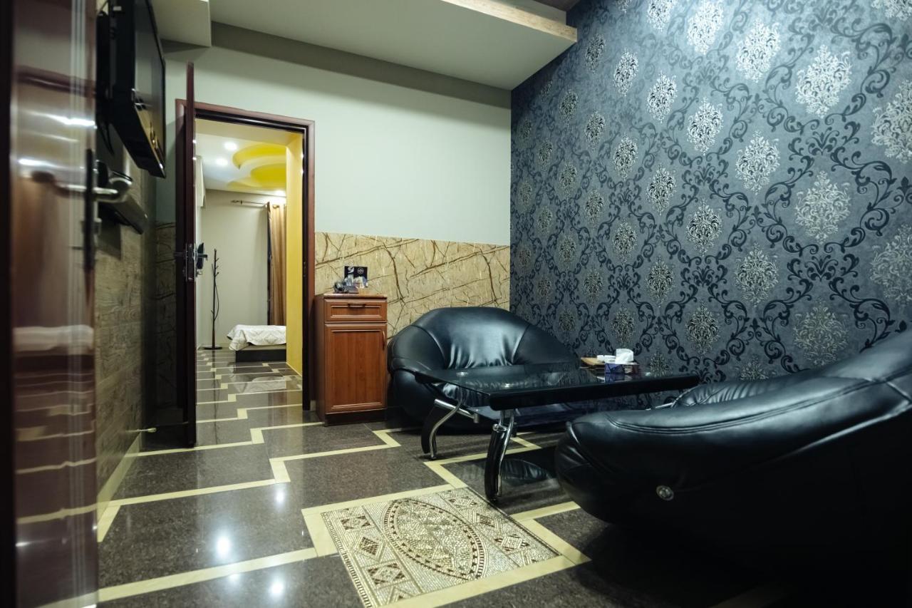 Golden Seconds Hotel Ереван Екстериор снимка