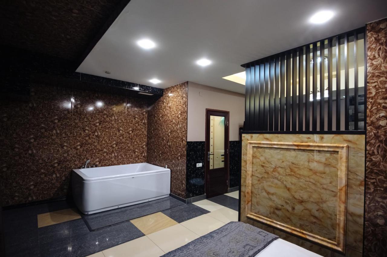Golden Seconds Hotel Ереван Екстериор снимка