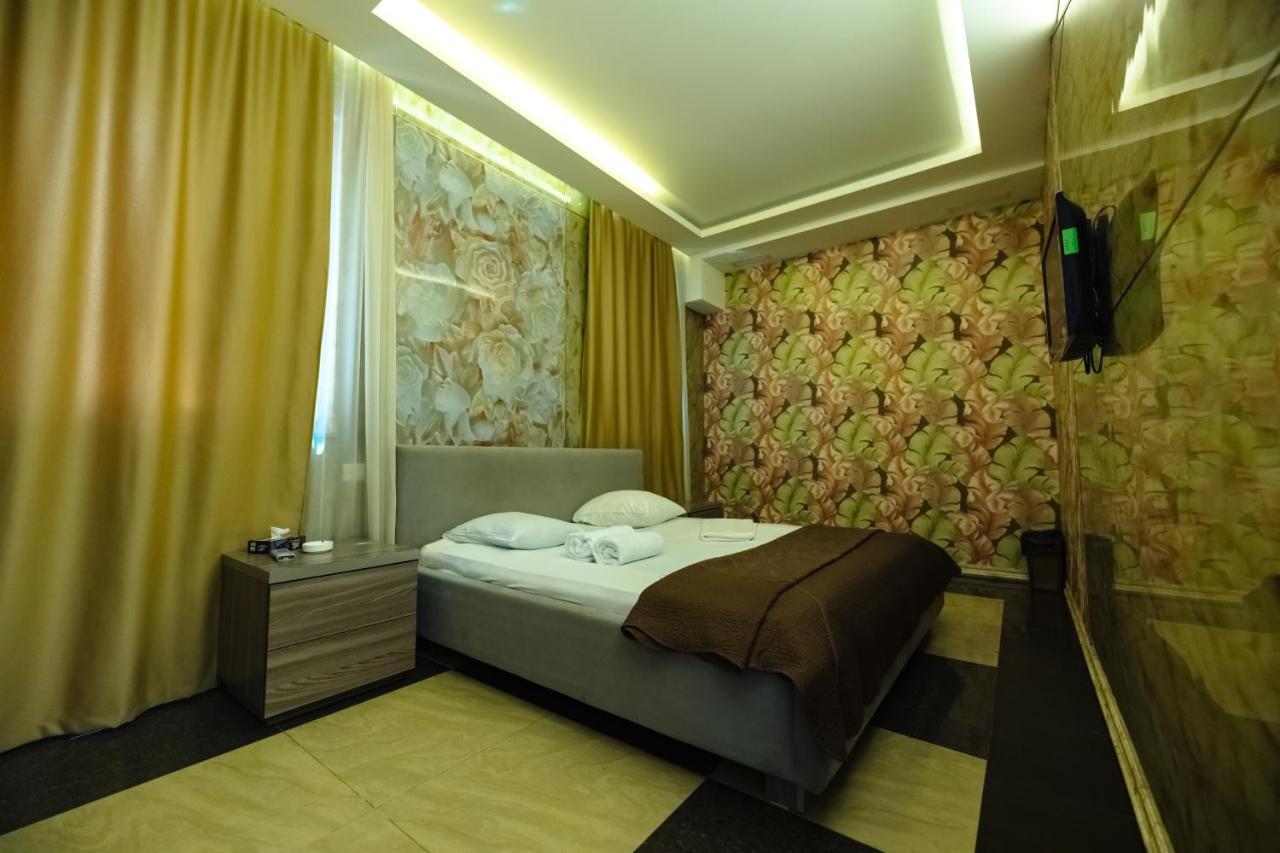 Golden Seconds Hotel Ереван Екстериор снимка
