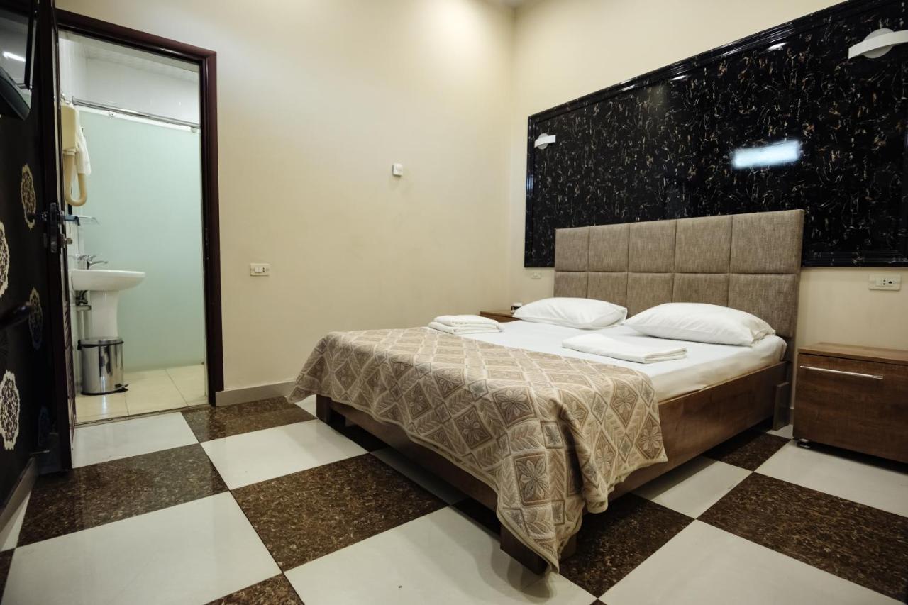 Golden Seconds Hotel Ереван Екстериор снимка