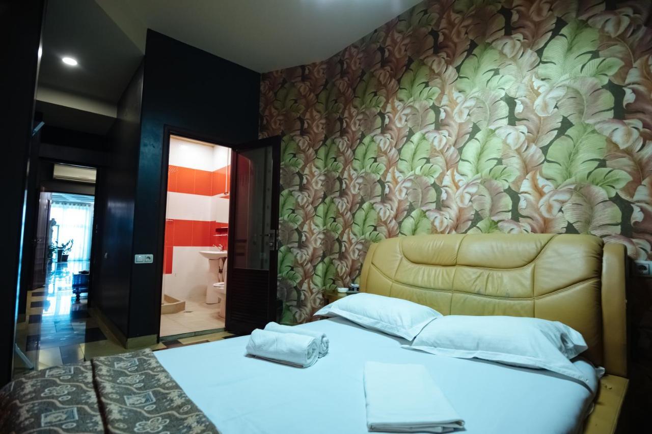 Golden Seconds Hotel Ереван Екстериор снимка