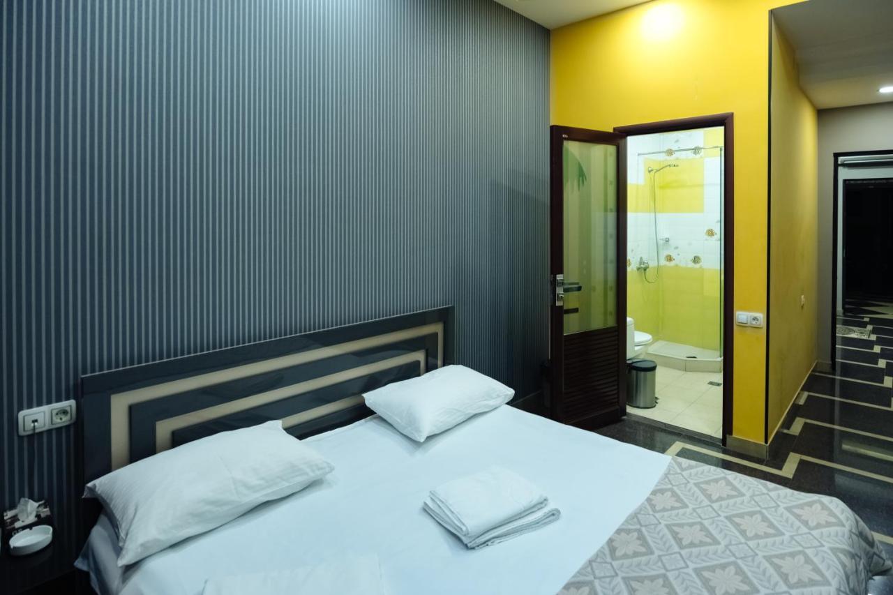 Golden Seconds Hotel Ереван Екстериор снимка