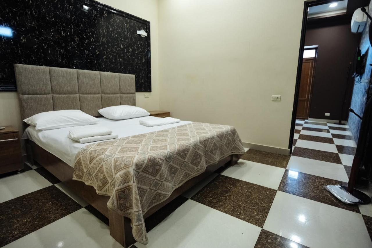 Golden Seconds Hotel Ереван Екстериор снимка