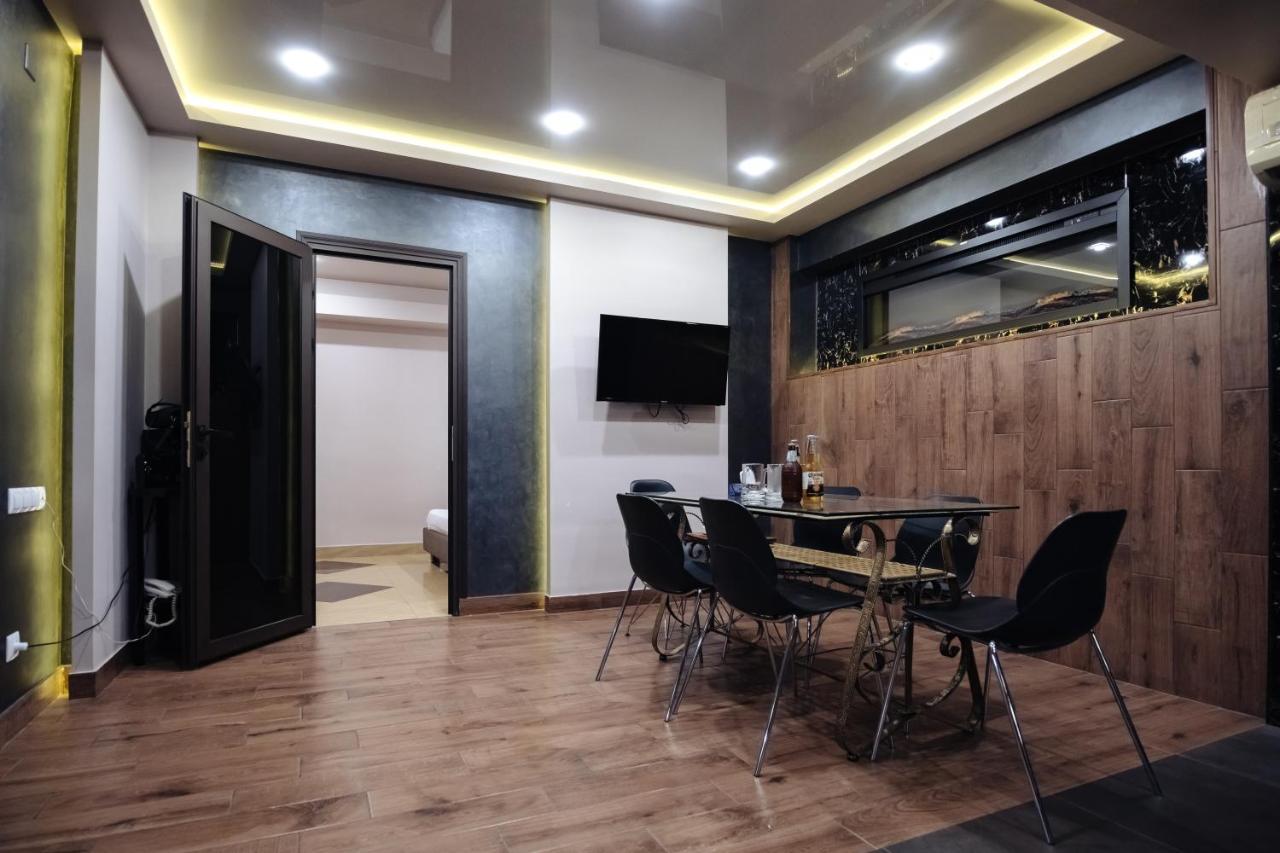 Golden Seconds Hotel Ереван Екстериор снимка