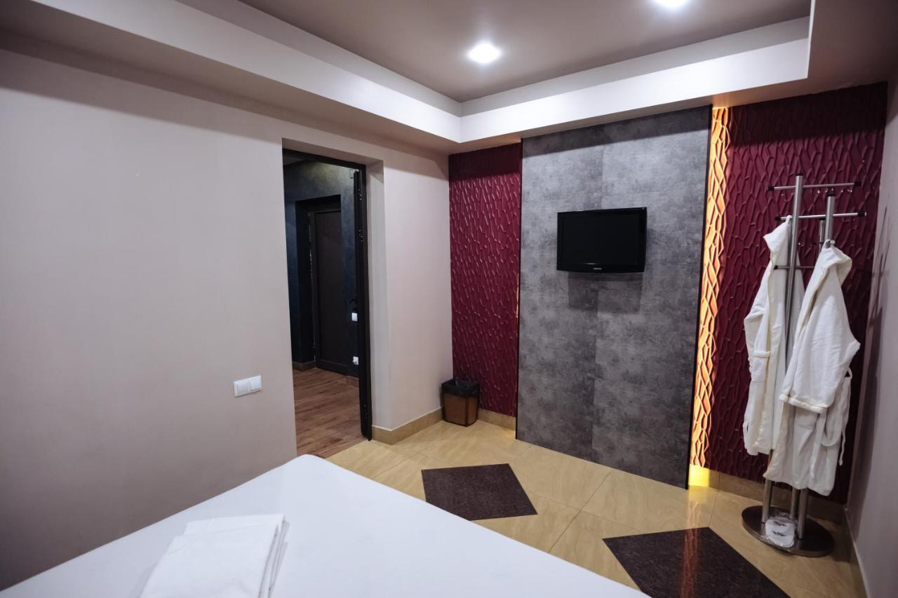 Golden Seconds Hotel Ереван Екстериор снимка