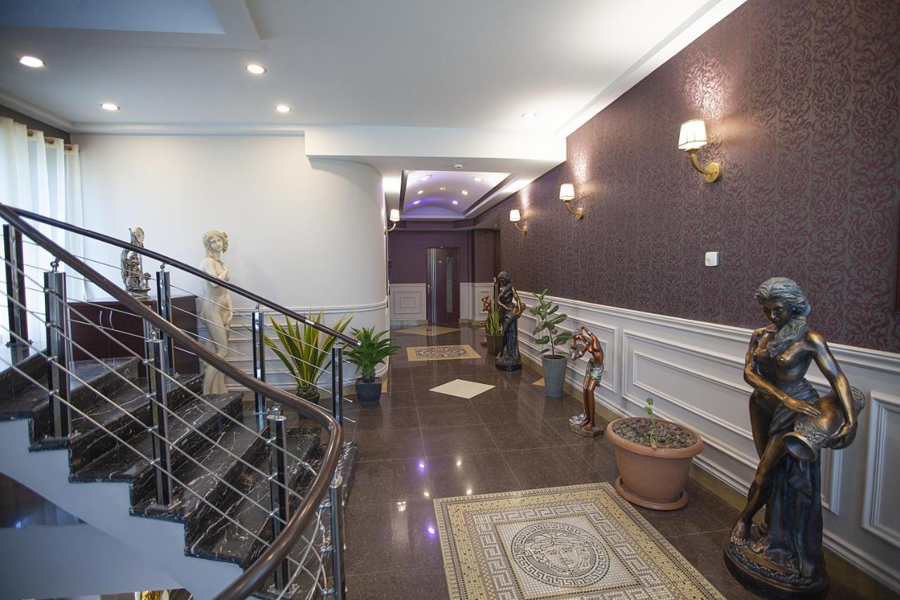 Golden Seconds Hotel Ереван Екстериор снимка