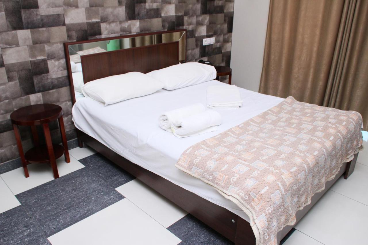 Golden Seconds Hotel Ереван Екстериор снимка