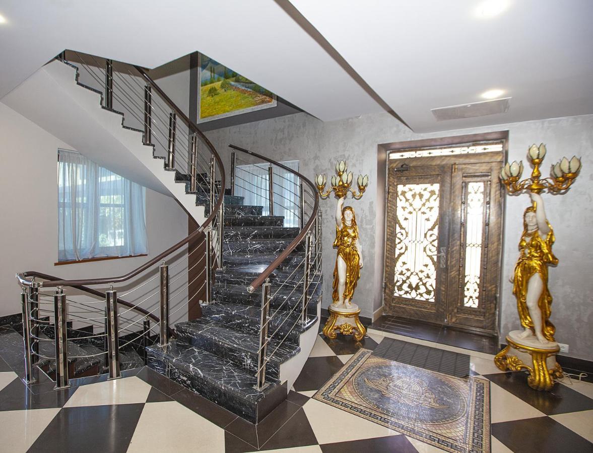 Golden Seconds Hotel Ереван Екстериор снимка