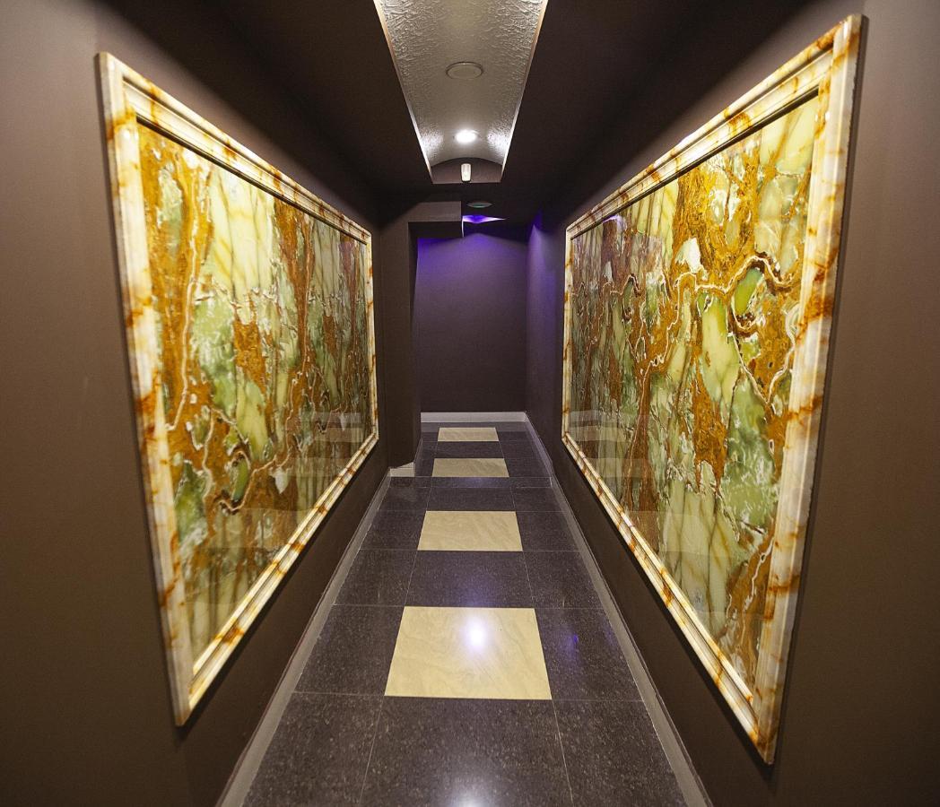 Golden Seconds Hotel Ереван Екстериор снимка