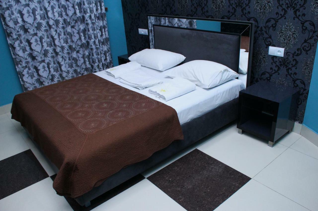 Golden Seconds Hotel Ереван Екстериор снимка