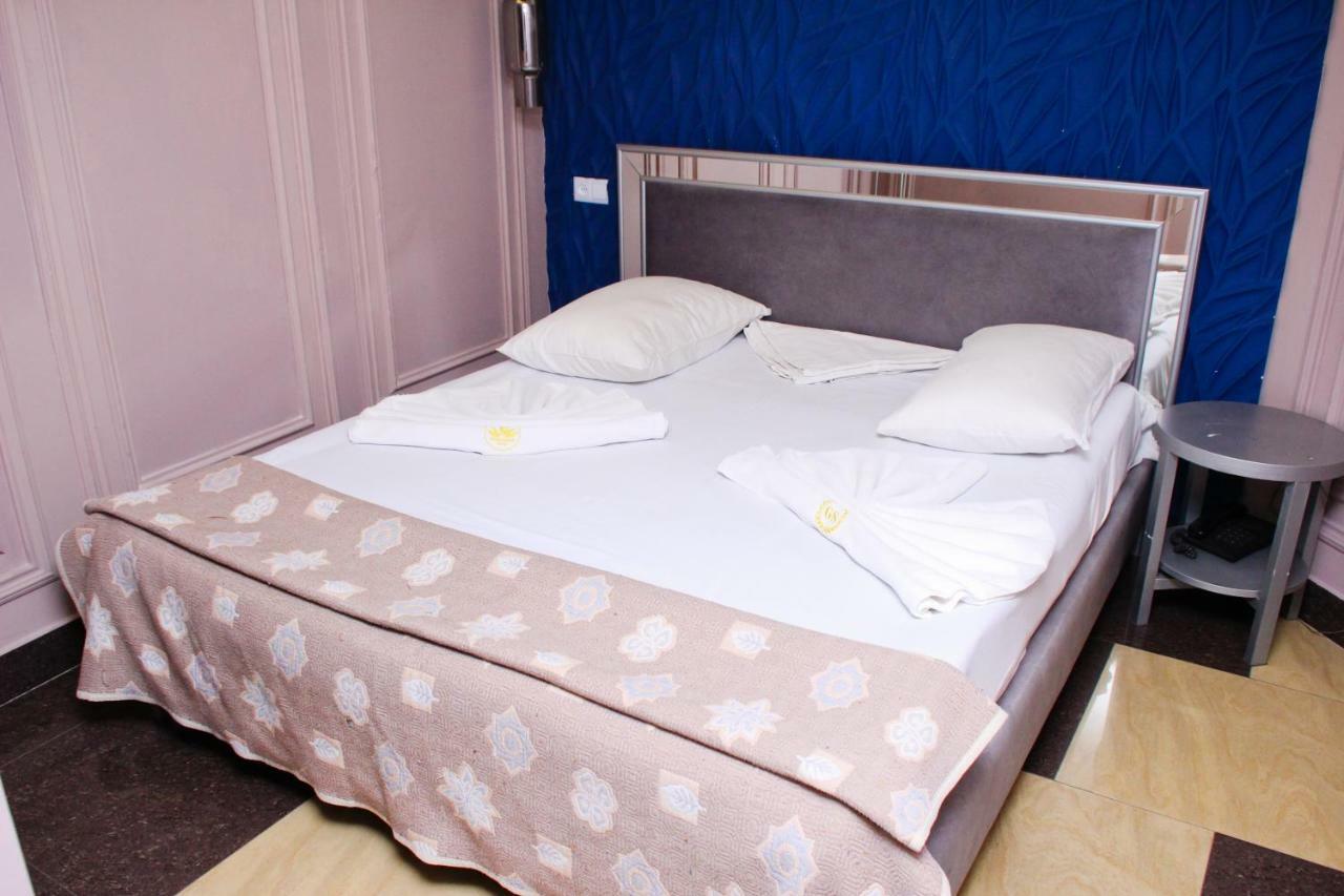 Golden Seconds Hotel Ереван Екстериор снимка