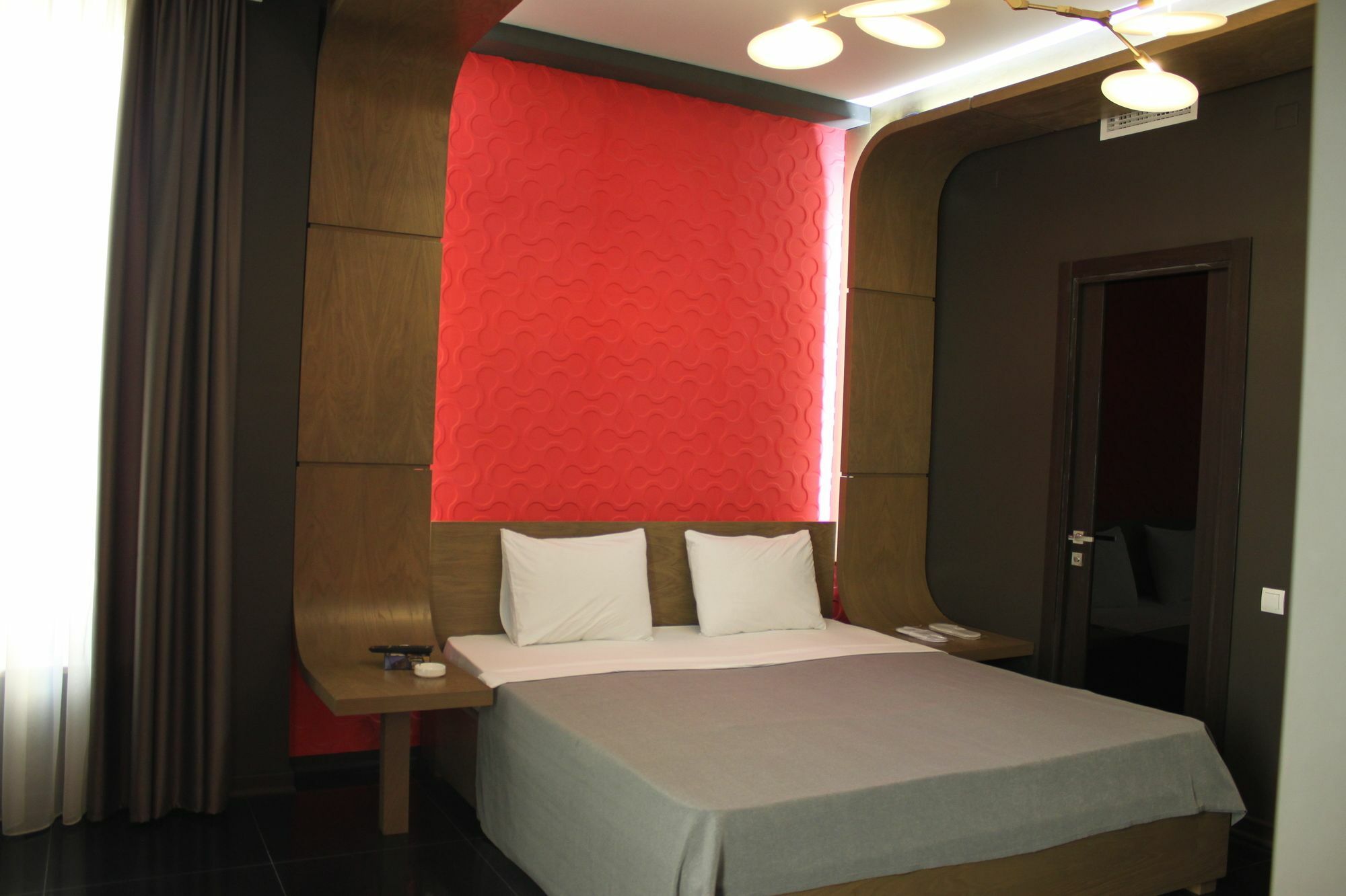 Golden Seconds Hotel Ереван Екстериор снимка